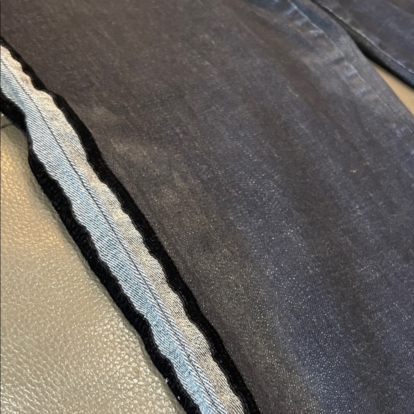 Red Valentino Stylish Dark Navy Denim Women's Jeans. - Picture 7 of 8